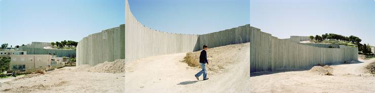 The Abu Dis Wall, 2004, C-Print, 76 x 256 cm